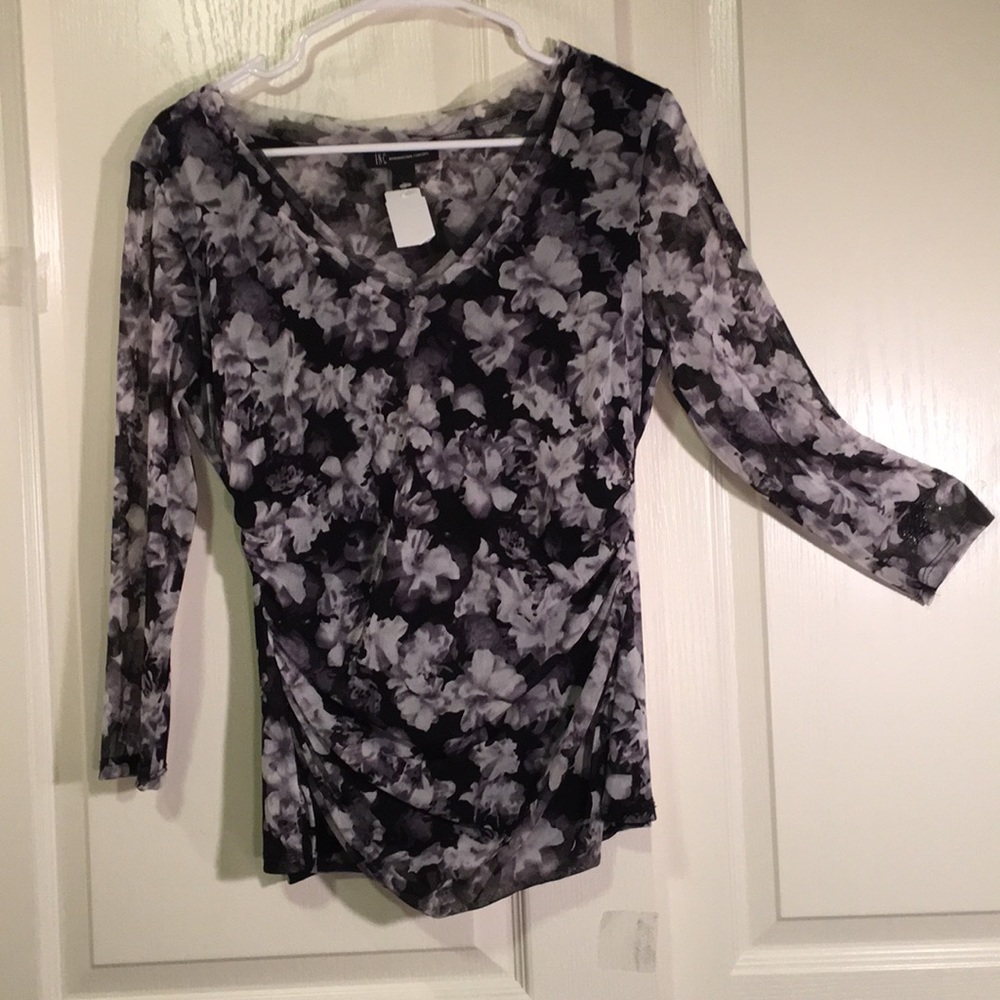 Shirt with sheer sheer sleeves